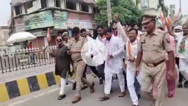 मथुरा: मथुरा में सीएम को ज्ञापन देने जा रहे कांग्रेसी कार्यकर्ताओं को पुलिस ने विकास बाजार पर रोका, तीखी नोक-झोंक हुई