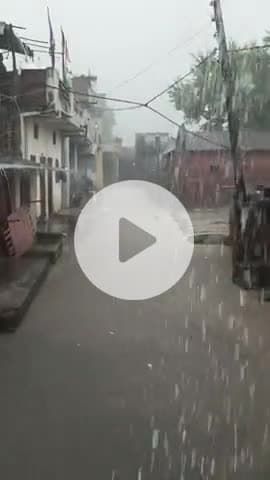 aaj .gram upadi me jhamajham barish