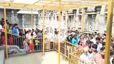 యాదగిరిగుట్ట: యాదాద్రి శ్రీ లక్ష్మీనరసింహస్వామి క్షేత్రానికి పోటెత్తి, భక్తులతో కిటకిటలాడుతున్న ఆలయ పరిసర ప్రాంతాలు