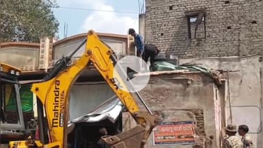 मथुरा: नगर निगम ने धोली प्याऊ क्षेत्र में अतिक्रमण के खिलाफ अभियान चलाया, दर्जनों दुकानदारों के काटे चालान