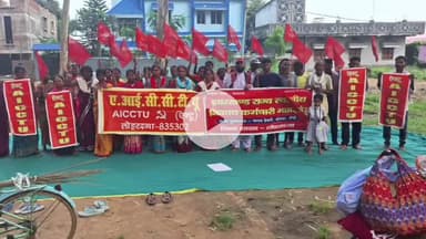 लोहरदगा: लोहरदगा नगर परिषद के सफाई कर्मचारियों ने बकाया वेतन की मांग को लेकर उपायुक्त को सौंपा आवेदन