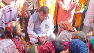 घाट: मुख्यमंत्री से गले लगकर फफक-फफक कर सुनाई आपदा की दास्तान, मृतकों के परिजनों को दी गई 5-5 लाख रुपए की सहायता राशि