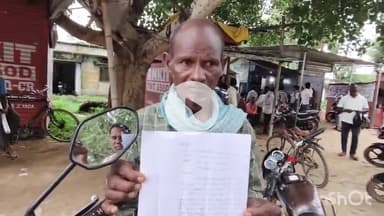 सिरदला: तेज बारिश में गिरा कच्चा मकान, तीन भाइयों का परिवार बेघर, तिरपाल लगाकर गुजर रही रातें