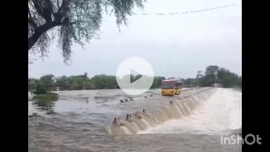 नीमच नगर: सिंगोली-पटियाल मार्ग पर उफनते रपटे से बच्चों भरी बस निकालने पर आरटीओ ने बस जब्त की