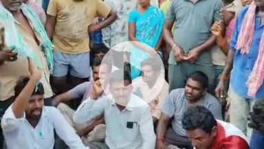 జాజిరెడ్డి గూడెం: ఆర్వపల్లి రైతు సేవా సహకార సంఘం కేంద్రం వద్ద యూరియా కోసం రైతులు ధర్నా