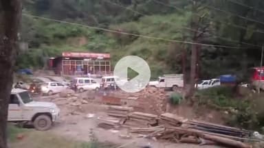 सोलन: सोलन के जाटोली में रोजाना लगने वाले जाम से लोग परेशान, एंबुलेंस भी फंसी, कौन है जिम्मेदार: प्रशासन या ठेकेदार