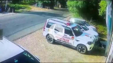 ਲੁਧਿਆਣਾ ਪੂਰਬੀ: ਹਲਵਾਰਾ ਰੋਡ ਲੁਧਿਆਣਾ ਵਿੱਚ ਬੇਕਾਬੂ ਕਾਰ ਨੇ ਮਾਰੀ  ਬਾਈਕ ਸਵਾਰ ਨੂੰ ਟੱਕਰ,10 ਫੁੱਟ ਦੂਰ ਖੜੀ ਪੁਲਿਸ ਦੀ ਗੱਡੀ ਵਿਚ ਟਕਰਾਇਆ ਬਾਈਕ ਸਵਾਰ