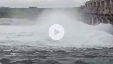 పుల్కల్: సింగూరు ప్రాజెక్టులోకి చేరుకున్న భారీ వరద దిగువ ప్రాంతాలకి 7 గేట్ల ద్వారా నీటి విడుదల