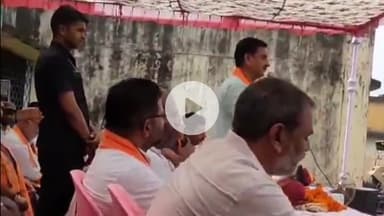 कोटा: शनिवार को केंद्रीय मंत्री तोखन साहू ने खोंगसरा में छात्राओं को साइकिलें वितरित कीं