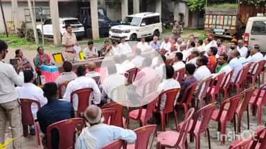 चौपारण: चौपारण थाना परिसर में दुर्गा पूजा को लेकर शांति समिति की बैठक संपन्न डीएसपी ने दिए सख्त निर्देश