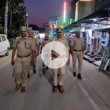 कलीनगर: आगामी त्यौहारों को लेकर पीलीभीत में पुलिस ने शुरू की पैदल गश्त, अलर्ट जारी