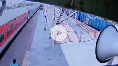 झांसी: जीआरपी पुलिस ने 500 सीसीटीवी फुटेज देख कर झांसी से खोए हुए बच्चे को खोज निकाला, एडिशनल एसपी ने दी जानकारी