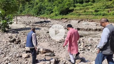 घाट: प्रभारी मंत्री डॉ. धन सिंह रावत आपदा प्रभावित क्षेत्र सेरा पहुंचे, पीड़ितों से मुलाकात कर हर संभव मदद का दिया भरोसा