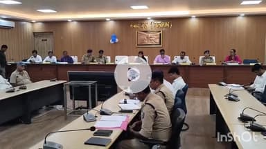 सासाराम: दुर्गा पूजा पर्व को लेकर शांति समिति की बैठक जिला पदाधिकारी की अध्यक्षता में डीआरडीए सभागार सासाराम में की गई