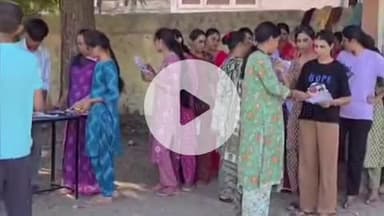 बाड़मेर: जिले के 19 सेंटरों पर कड़ी चैकिंग के बाद ग्रेड फोर्थ (चपरासी) भर्ती परीक्षा आज दूसरे दिन भी हुआ आयोजन