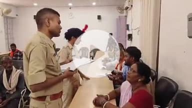 आरा: भोजपुर SP ने जनता दरबार में जन सुनवाई की, परिवादियों की शिकायतों के निस्तारण हेतु दिए निर्देश