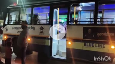 दौसा: खाटूश्याम जी से मंडावर जा रही रोडवेज बस रेलवे स्टेशन के पास कार से भिड़ी, 45 मिनट तक खड़ी रही