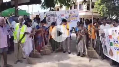 అనపర్తి: రామవరం లో పారిశుద్ధ్య కార్మిక తో కలిసి రోడ్లు ఊడిచిన అనపర్తి ఎమ్మెల్యే నల్లమిల్లి