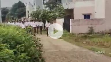 महू के गवली पलासिया में राष्ट्रीय स्वयंसेवक संघ द्वारा पथ संचलन का आयोजन