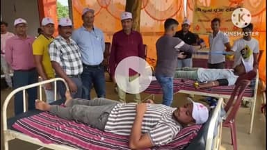 घाघरा: दुर्गा पूजा समिति चांदनी चौक ने घाघरा पूजा पंडाल में रक्तदान शिविर का किया आयोजन, चिकित्सा प्रभारी शामिल हुए