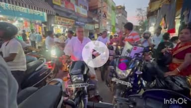 नवादा: नवादा के विजय बाजार कचहरी रोड में लगा जाम, जनता परेशान, दुकान के आगे गाड़ी लगी, पार्किंग जोन नहीं है