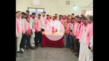 నేరేడుగొమ్ము: ధర్మారేఖ్య తండాలో కాంగ్రెస్ పార్టీకి భారీ షాక్, ఆ పార్టీకి రాజీనామా చేసి బిఆర్ఎస్ పార్టీలో చేరిన 100 మంది కార్యకర్తలు