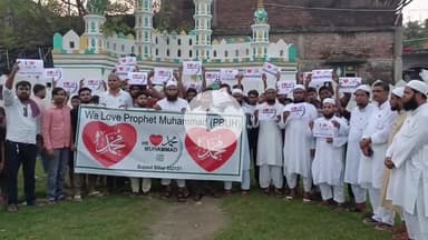 सुपौल: बड़ी ईदगाह मैदान में मुस्लिम युवाओं का यूपी पुलिस के खिलाफ विरोध प्रदर्शन