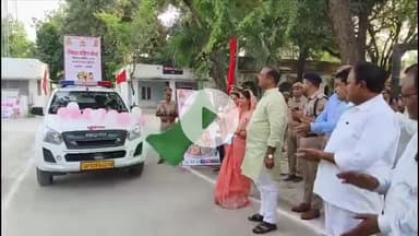 ज्ञानपुर: ज्ञानपुर विधायक की पत्नी ने हरी झंडी दिखाकर मिशन शक्ति फेज-5.0 रैली की शुरुआत की