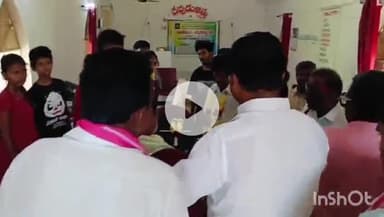 రఘునాథపల్లె: గోవర్ధనగిరిలో కార్యకర్త మరణించిన విషయం తెలుసుకొని కుటుంబ సభ్యుల పరామర్శించిన మాజీ ఎమ్మెల్యే రాజయ్య తాటికొండ