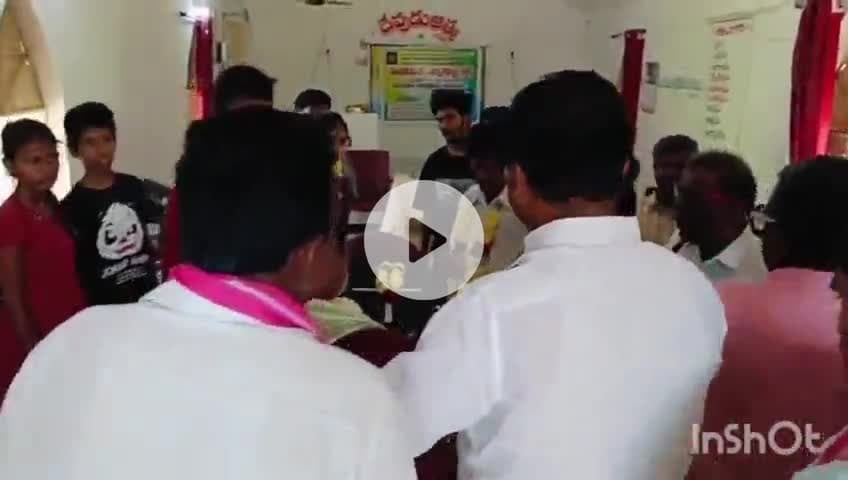 రఘునాథపల్లె: గోవర్ధనగిరిలో కార్యకర్త మరణించిన విషయం తెలుసుకొని కుటుంబ సభ్యుల పరామర్శించిన మాజీ ఎమ్మెల్యే రాజయ్య తాటికొండ