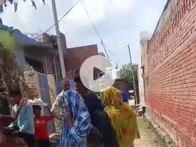 नौगावां सादात: नौगावां में बिजली बिल जमा ना करने पर कनेक्शन काटने गई टीम पर हमला, टीम ने भागकर बचाई जान