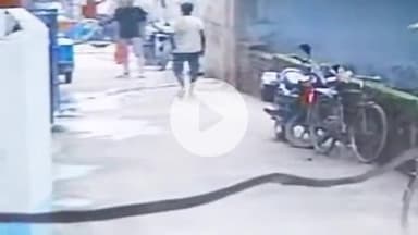 बेगूसराय: बेगूसराय में मोटरसाइकिल चोरों ने की चोरी, सीसीटीवी में कैद हुई करतूत और मौके से हुए फरार