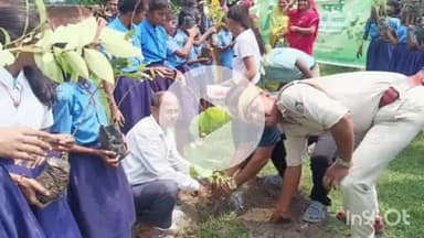 पतरघट: पतरघट के गोलमा में 'एक पेड़ मां के नाम' कार्यक्रम आयोजित, बच्चों ने पर्यावरण के लिए शपथ ली