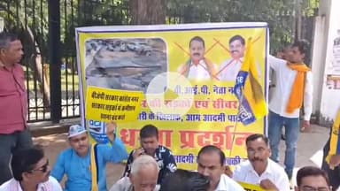 ग्वालियर गिर्द: ग्वालियर में टूटी सड़कों पर आम आदमी पार्टी का हल्ला बोल, फूलबाग में धरने पर आप कार्यकर्ताओं ने किया प्रदर्शन