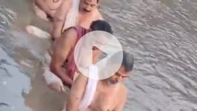 सिराथू: पितृपक्ष के अंतिम दिन लोगों ने पूर्वजों की आत्मा की शांति और श्रद्धांजलि के लिए विधि विधान से कड़ा में की पूजा-पाठ