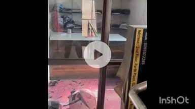 नीमच नगर: नीमच में कांग्रेस कार्यालय के सामने सेंट्रल बैंक के ऊपर जिम में तोड़फोड़, पुलिस ने जांच शुरू की