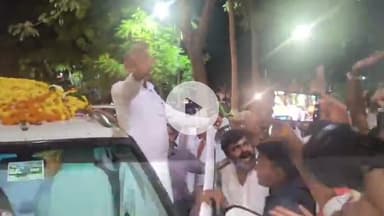 भीलवाड़ा: पूर्व मुख्यमंत्री अशोक गहलोत भीलवाड़ा पहुंचे, कार्यकर्ताओं ने सर्किट हाउस में गर्मजोशी से किया स्वागत अभिनंदन