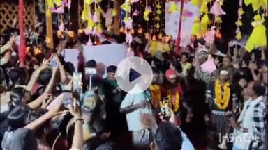 जगदलपुर: काछनदेवी ने बेल के कांटे के झूले पर बैठकर बस्तर दशहरा मनाने की दी अनुमति, राजा कमलचंद भंजदेव पहुंचे काछनगुड़ी