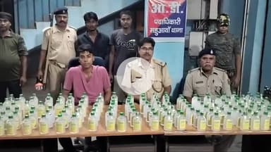 रक्सौल: महुआवा थाना क्षेत्र से पुलिस ने 133 लीटर नेपाली कस्तूरी शराब और मोटरसाइकिल बरामद कर 2 शराब कारोबारीयों को पकड़ा