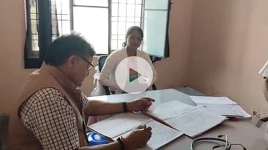 ज्ञानपुर: भदोही के सीएमओ ने स्वास्थ्य केंद्रों का किया निरीक्षण, कर्मचारियों का वेतन हुआ बाधित