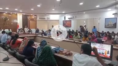 खड्डा: कुशीनगर में प्रभारी मंत्री ने कलेक्ट्रेट सभागार में समीक्षा बैठक की, मंडी सड़कों के लिए 5-5 करोड़ की स्वीकृति दी