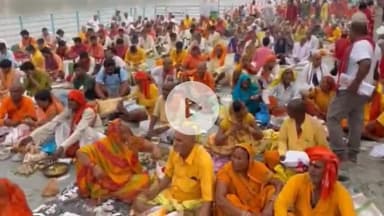 गया टाउन सीडी ब्लॉक: पितृपक्ष मेला के अंतिम दिन फल्गु नदी में पिंडदान और तर्पण के लिए उमड़ी श्रद्धालुओं की भीड़