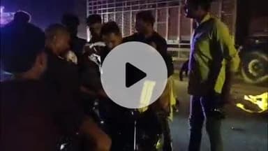 फतेहाबाद: फतेहाबाद में बाह रोड पर सड़क पर बैठे गोवंश से टकराई बाइक, बाइक सवार गंभीर रूप से घायल