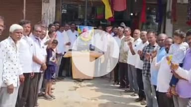 వలిగొండ: వలిగొండ పట్టణంలోని కొండా లక్ష్మణ్ బాపూజీ చిత్రపటానికి నివాళులు అర్పించిన బిసీ సంక్షేమ సంఘం నాయకులు