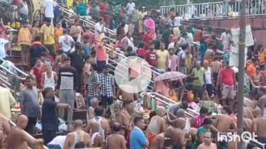 मुंगेर: शारदीय नवरात्र पर गंगा स्नान के लिए उमड़ी श्रद्धालुओं की भीड़, सुरक्षा के कड़े इंतजाम