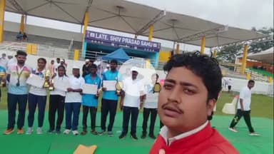 लोहरदगा: बी एस कॉलेज स्टेडियम में स्वच्छता ही सेवा मैराथन दौड़ का समापन, 50 वर्षीय किसान ने दिखाया उत्साह