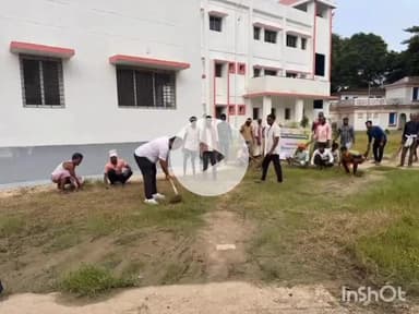 बेगूसराय: स्वच्छता ही सेवा कार्यक्रम के तहत जिला मुख्यालय में सफाई अभियान का आयोजन, दर्जनों लोग शामिल हुए