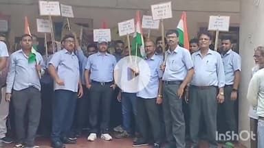 मुंगेर: आईटीसी यूनियन चुनाव की मांग को लेकर आईटीसी कर्मियों ने निकाला आक्रोश मार्च