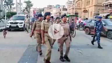 ग्वालियर गिर्द: ग्वालियर में पुलिस का फ्लैग मार्च, त्योहारों से पहले सुरक्षा के कड़े इंतज़ाम