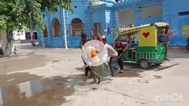 मुंगेर: सिंघिया में छत पर बाजा लगाते समय बिजली मिस्त्री को लगा करंट, सदर अस्पताल में इलाज जारी